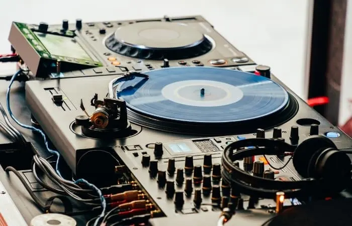 What DJ Equipment Do You Need?
The basic setup will consist of two decks (turntables/CDJs)