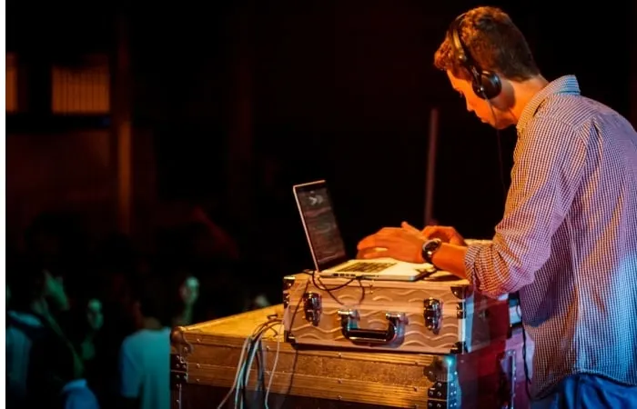 DJ at parties and weddings to earn money - 