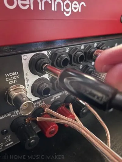 Connecting The Audio Cable To The Interface KRK Rokit 5 Setup